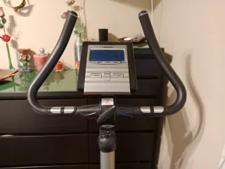 Bicicleta Estática Gris y Negra