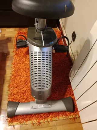 Bicicleta Estática Gris y Negra