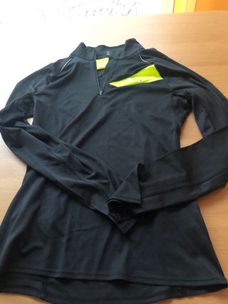 Maglia sportiva nera con zip