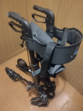 Andador para adultos con asiento