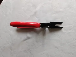 Alicante para quitar mangueras de combustible etc