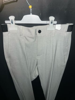 Pantalón gris