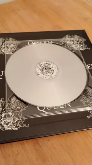 CD + Libro QUEEN - A Kind of Magic
