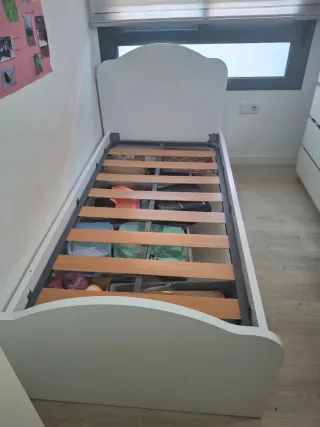 Cama infantil blanca 90 cm **URGE VENDER **