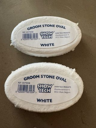 Vari attrezzi da toelettatura