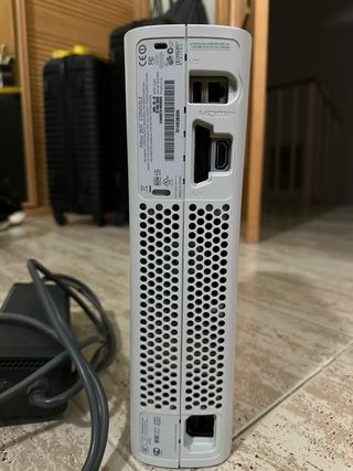 Xbox 360 Blanca + Juegos varios y mandos