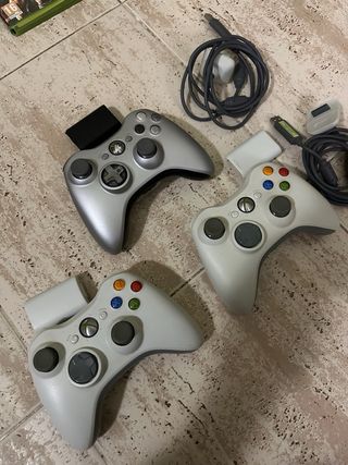 Xbox 360 Blanca + Juegos varios y mandos
