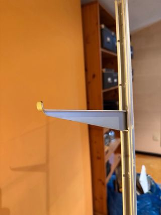 Estanterías metálicas y de madera