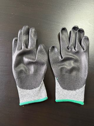 Guantes de trabajo Portwest grises y verdes