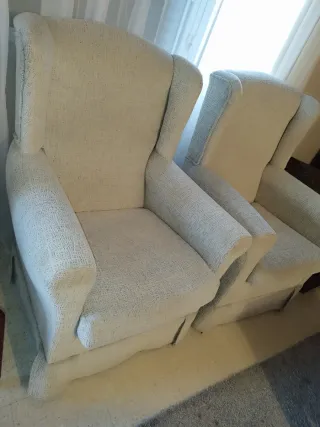 Pareja de butacas orejeras clásicas