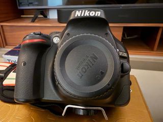 Cámara Réflex Nikon D5200 + Accesorios