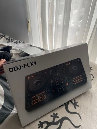 Mesa de mezcla Pioneer DDJ- FLX4 Negra con garantí
