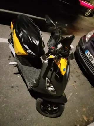 Piaggio One 50cc Scooter siniestrada para piezas