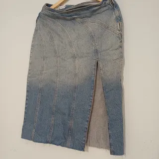 Falda vaquera Zara midi con abertura