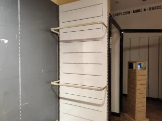 Estanterías de tienda madera y metal