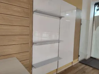 Estanterías de tienda madera y metal
