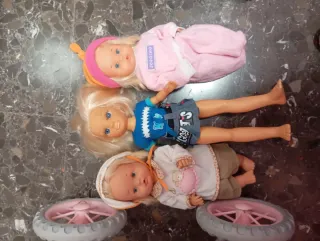 Lote Carro Muñeca + 3 Muñecas