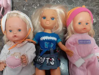 Lote Carro Muñeca + 3 Muñecas