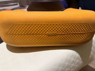 O bag borsa grande arancione con manici marroni.