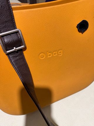 O bag borsa grande arancione con manici marroni.