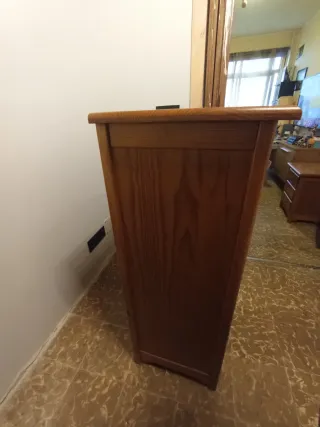 Cómoda de madera de pino