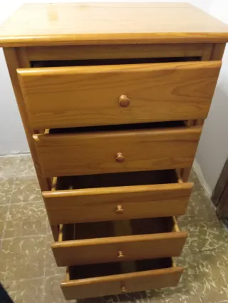 Cómoda de madera de pino
