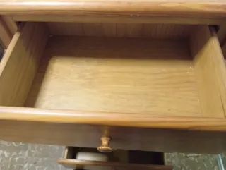 Cómoda de madera de pino