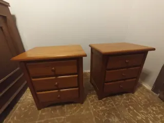 Cómoda de madera de pino