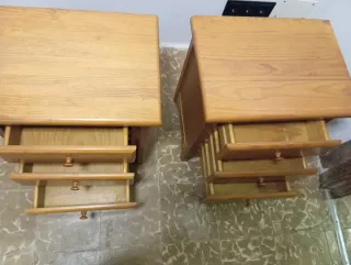 Cómoda de madera de pino