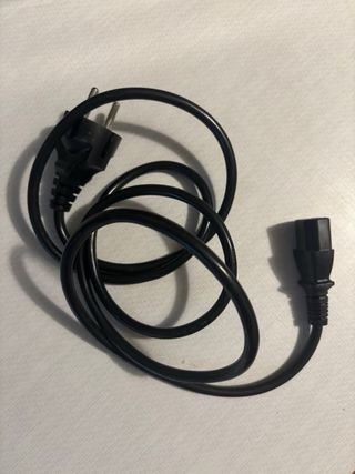 PS4 Pro 1TB Negra + Cables