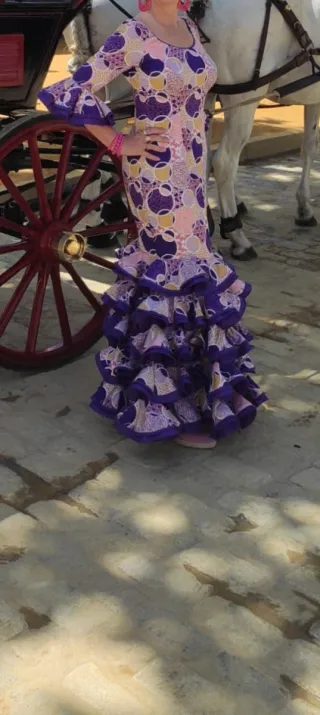 Vestido Sevillana , regalo pendientes y flor