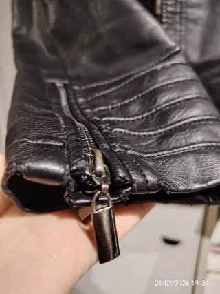 Chaqueta efecto piel negra