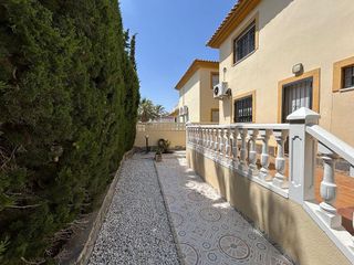 Chalet en venta en La Siesta - El Salado - Torreta en Torrevieja