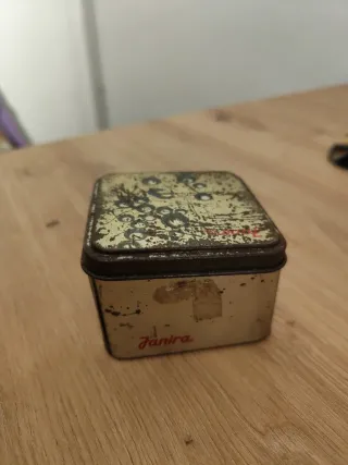 Cajita de canicas metálica