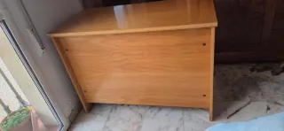 Escritorio de madera color beige