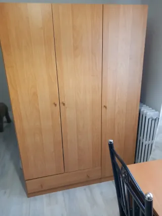 Armario 3 puertas y 1 cajón madera