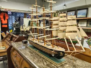 Maqueta de barco de vela