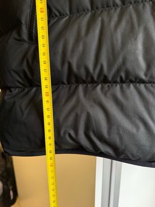 Abrigo Nike gris acolchado con capucha