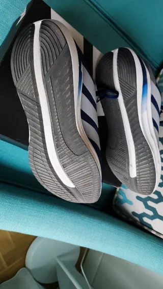 Zapatillas deportivas Adidas azules y grises