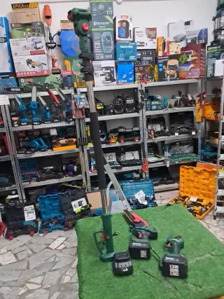 Motosega e forbici con doppia batteria