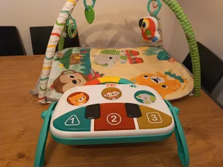 Gimnasio bebé piano actividades