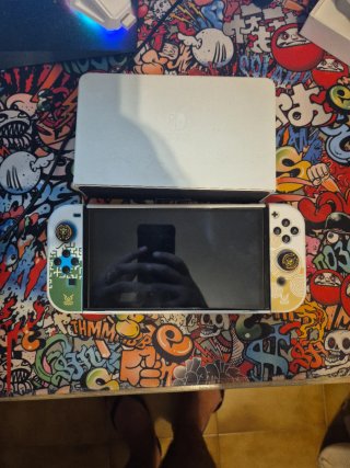 Nintendo Switch OLED con accesorios
