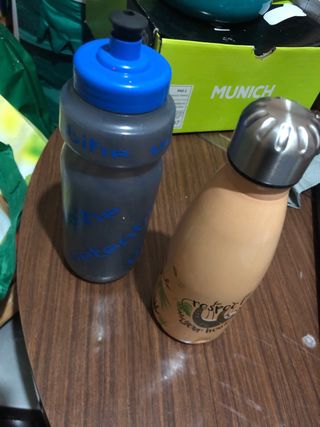 Botellas de agua (2 unidades)