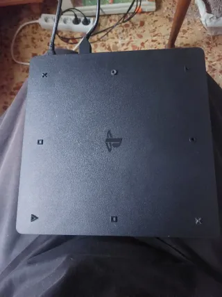 PS4 (PlayStation 4) + Mando Rojo con Drift + Juego