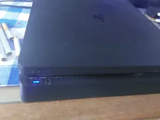 PS4 (PlayStation 4) + Mando Rojo con Drift + Juego