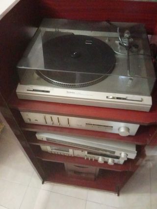 Equipo de música Technics antiguo