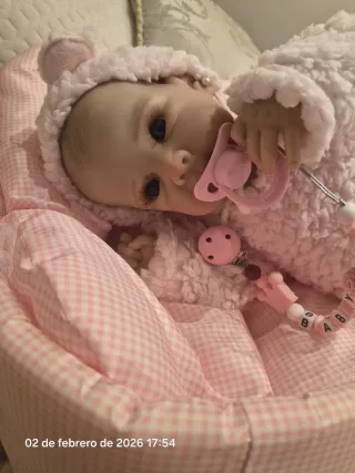 Bebé Reborn con Cuna Rosa