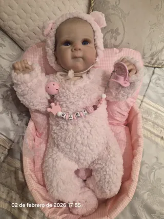 Bebé Reborn con Cuna Rosa