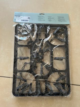 Stendino grigio con mollette