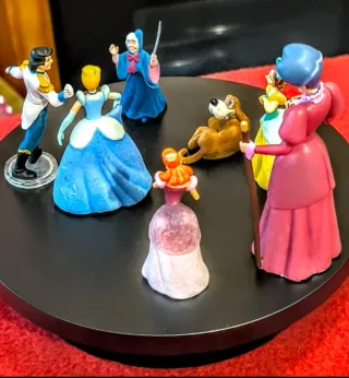 DIORAMA FIGURAS "CENICIENTA" CON DISCO GIRATORIO.